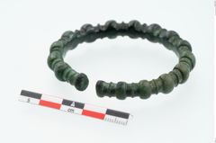Foto von Bronzeknotenarmreif (NHMW-PRAE-026013)